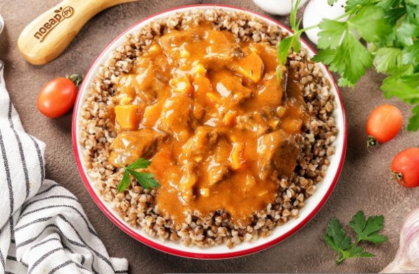 Гуляш с гречкой