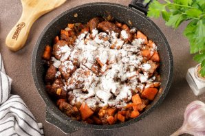 Гуляш с гречкой