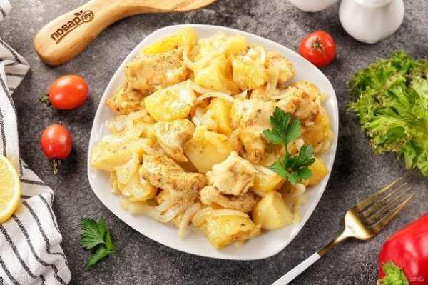 Куриная грудка, запеченная с картофелем