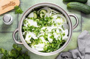 Салат с огурцами на зиму