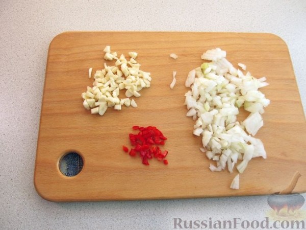 Макароны с фаршем, баклажанами и помидорами