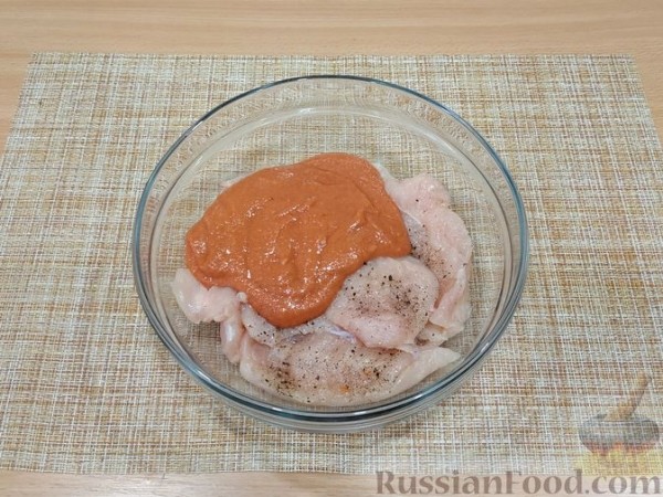 Отбивные из куриного филе в томатном кляре