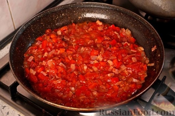 Запеканка из поленты с креветками и беконом