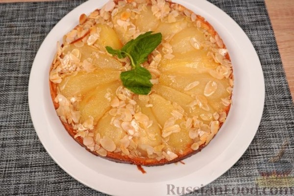 Тарт из теста сабле с масляно-миндальным кремом и карамелизованной грушей