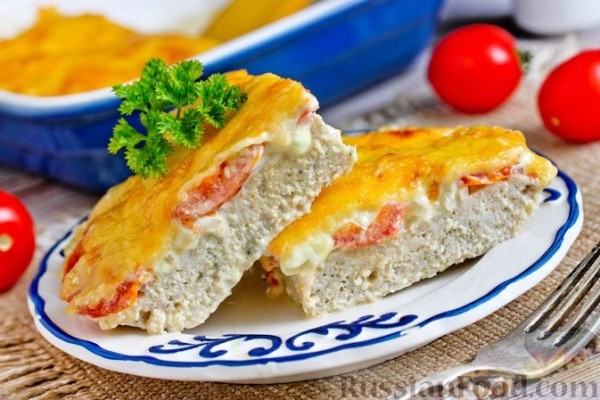 Запеканка с куриным фаршем, помидорами и сыром