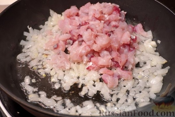 Голубцы с рыбой, картофелем и квашеной капустой (в духовке) Голубцы с рыбой, картофелем и квашеной капустой (в духовке)