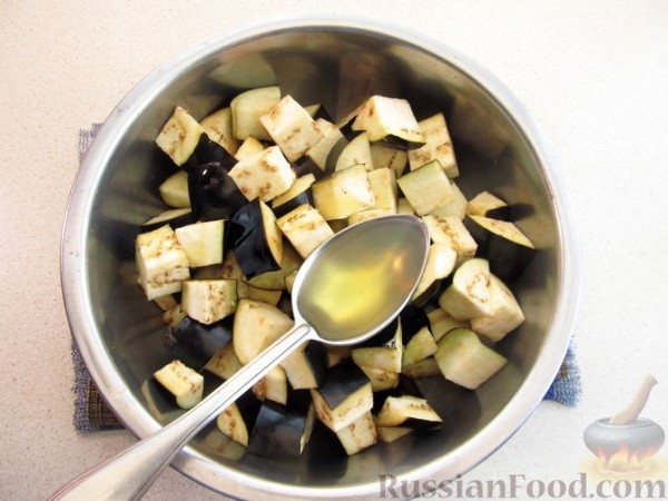 Макароны с фаршем, баклажанами и помидорами
