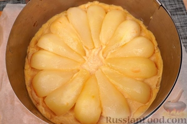 Тарт из теста сабле с масляно-миндальным кремом и карамелизованной грушей