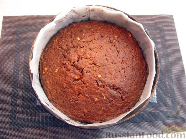 Пирог с морковью, финиками и грецкими орехами