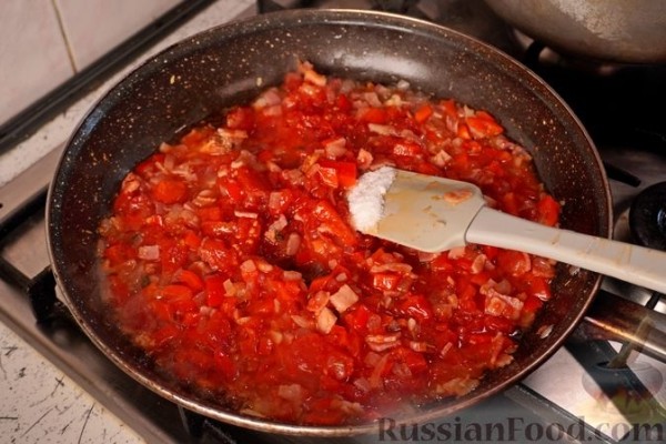 Запеканка из поленты с креветками и беконом
