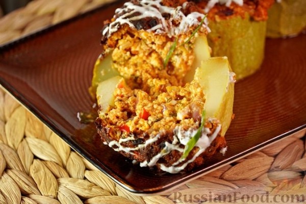 Кабачки, фаршированные творогом, брынзой и сладким перцем Кабачки, фаршированные творогом, брынзой и сладким перцем