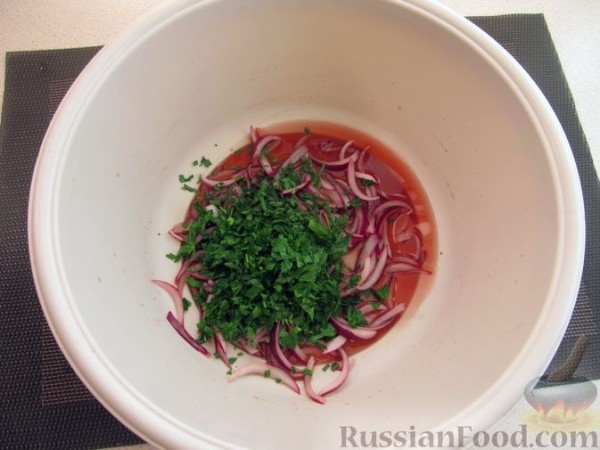 Салат из печёной свёклы, моркови и лука