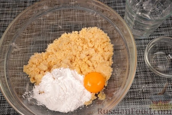 Тарт из теста сабле с масляно-миндальным кремом и карамелизованной грушей