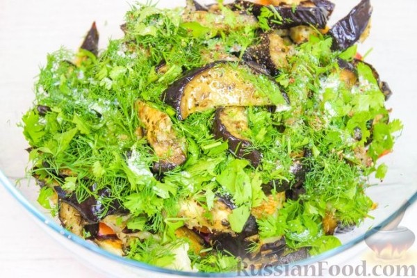 Салат с баклажанами, запеченными в духовке Салат с баклажанами, запеченными в духовке