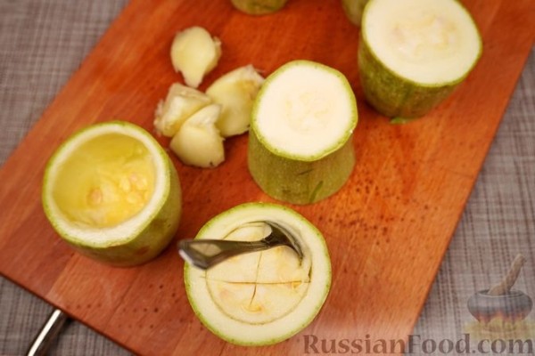 Кабачки, фаршированные творогом, брынзой и сладким перцем Кабачки, фаршированные творогом, брынзой и сладким перцем