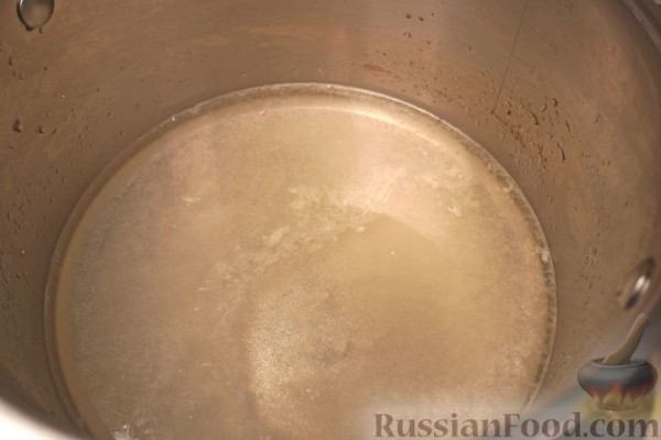 Тарт из теста сабле с масляно-миндальным кремом и карамелизованной грушей