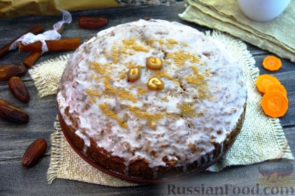 Пирог с морковью, финиками и грецкими орехами