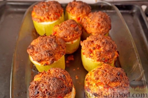 Кабачки, фаршированные творогом, брынзой и сладким перцем Кабачки, фаршированные творогом, брынзой и сладким перцем
