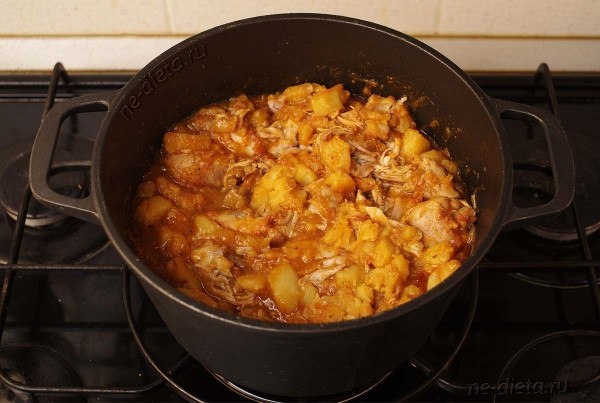 Жаркое из курицы с картошкой
