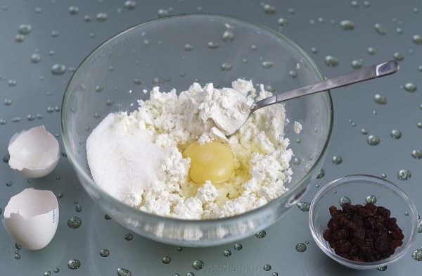 Сырники с изюмом