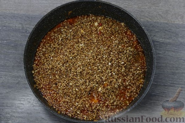 Гречка с фаршем, помидорами и сладким перцем (на сковороде)