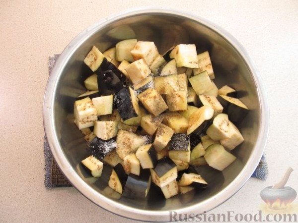 Макароны с фаршем, баклажанами и помидорами