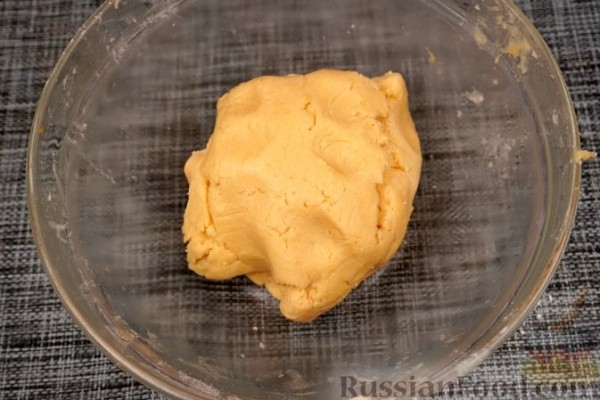 Тарт из теста сабле с масляно-миндальным кремом и карамелизованной грушей