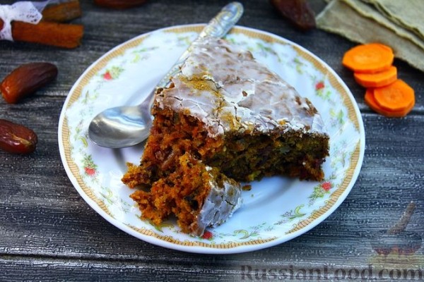 Пирог с морковью, финиками и грецкими орехами