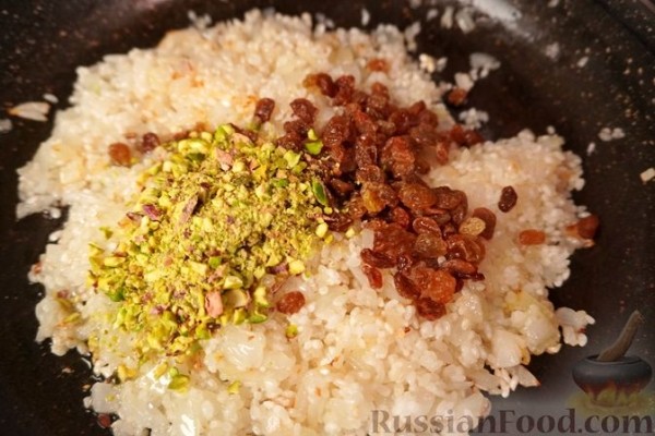 Фаршированный перец с рисом, фисташками и изюмом