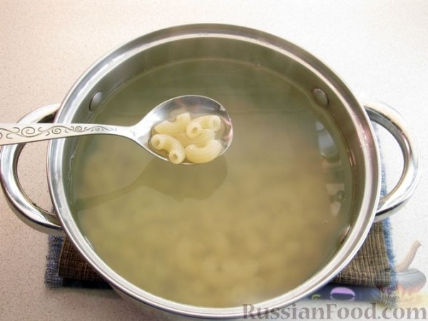 Макароны с фаршем, баклажанами и помидорами