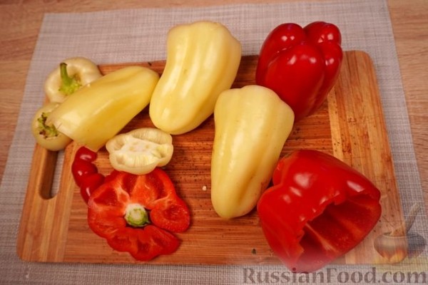 Фаршированный перец с рисом, фисташками и изюмом
