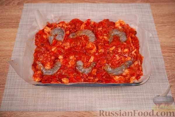 Запеканка из поленты с креветками и беконом