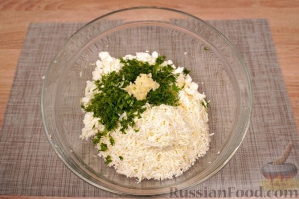 Кабачки, фаршированные творогом, брынзой и сладким перцем Кабачки, фаршированные творогом, брынзой и сладким перцем