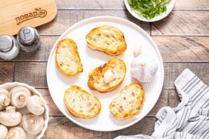 Брускетта с грибами