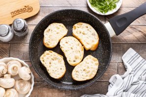 Брускетта с грибами