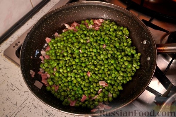 Клафути с зелёным горошком и беконом