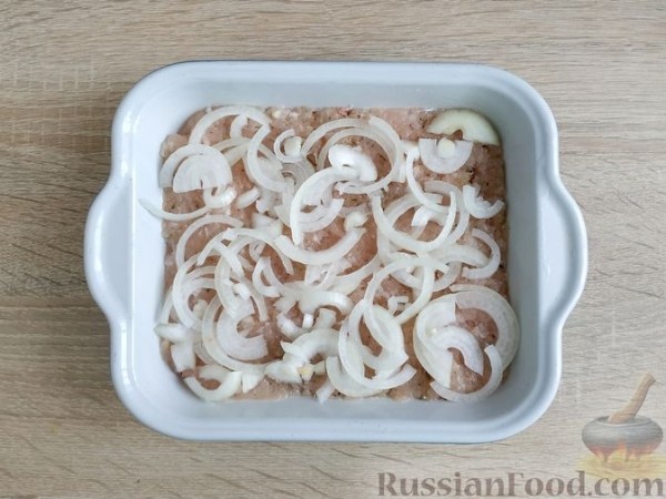 Запеканка с куриным фаршем, помидорами и сыром