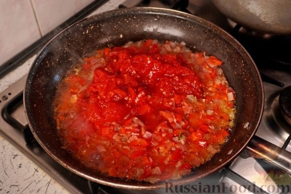Запеканка из поленты с креветками и беконом