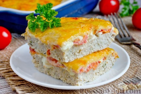 Запеканка с куриным фаршем, помидорами и сыром