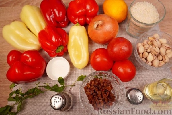 Фаршированный перец с рисом, фисташками и изюмом