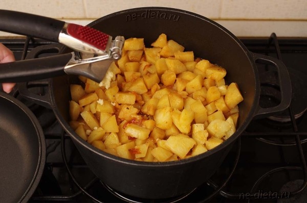 Жаркое из курицы с картошкой