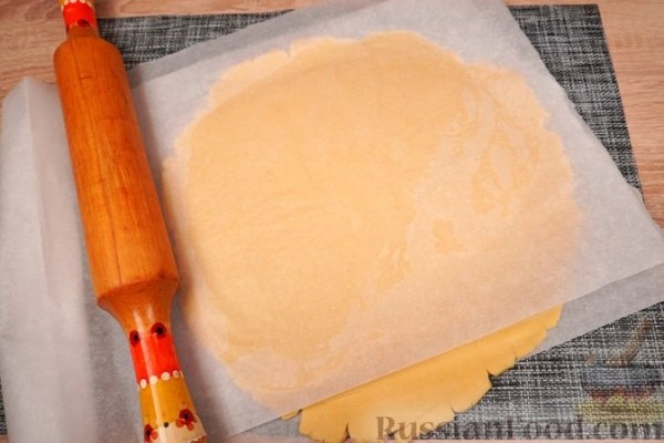 Тарт из теста сабле с масляно-миндальным кремом и карамелизованной грушей