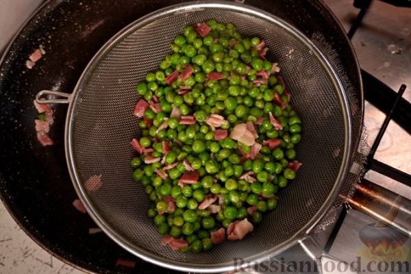 Клафути с зелёным горошком и беконом