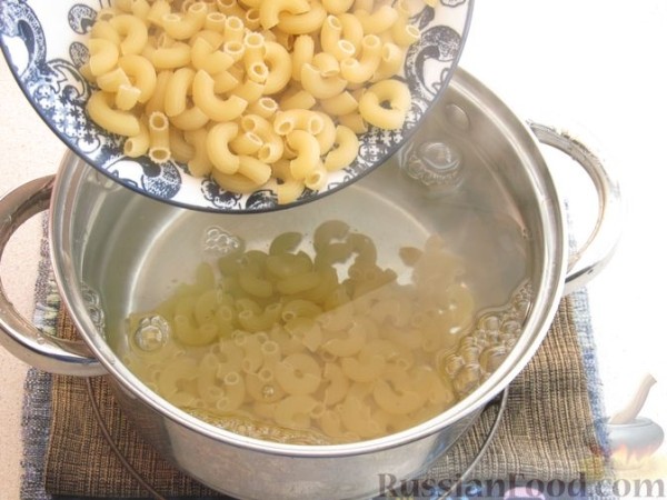 Макароны с фаршем, баклажанами и помидорами