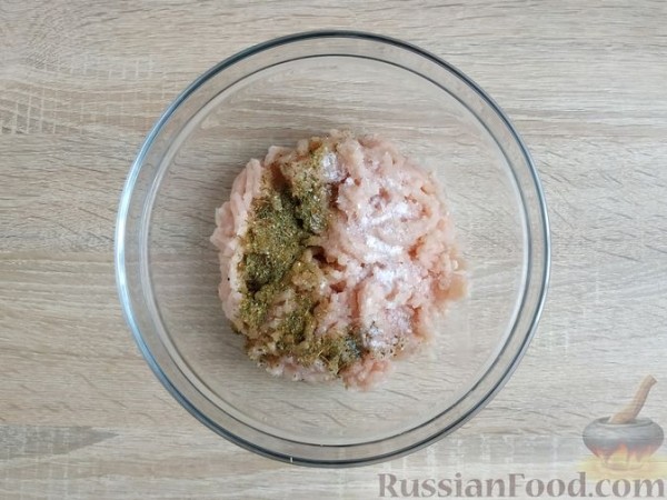 Запеканка с куриным фаршем, помидорами и сыром