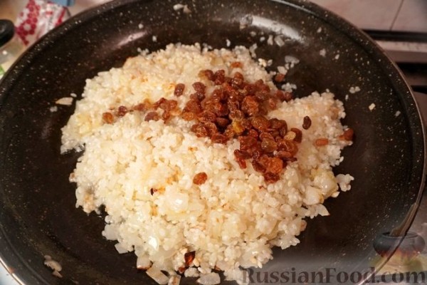 Фаршированный перец с рисом, фисташками и изюмом