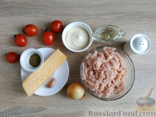 Запеканка с куриным фаршем, помидорами и сыром