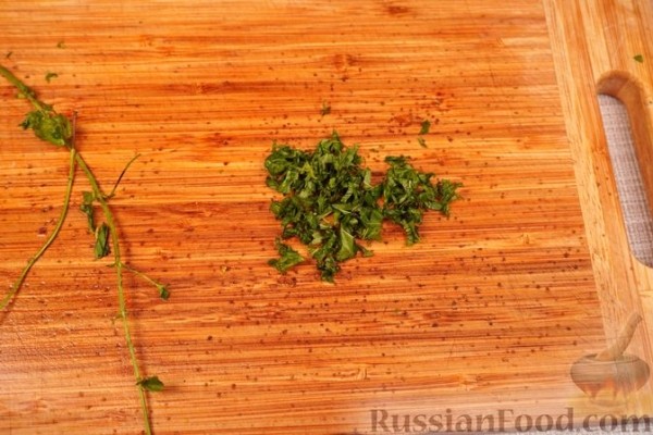 Фаршированный перец с рисом, фисташками и изюмом