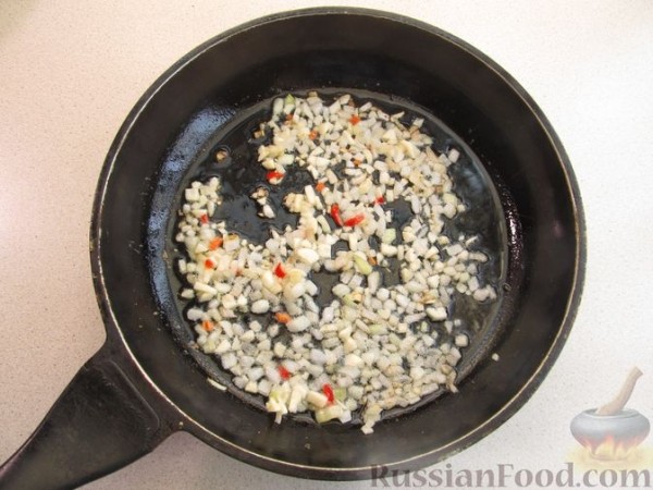 Макароны с фаршем, баклажанами и помидорами