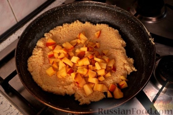 Кускус с голубикой, персиком и орехами Кускус с голубикой, персиком и орехами
